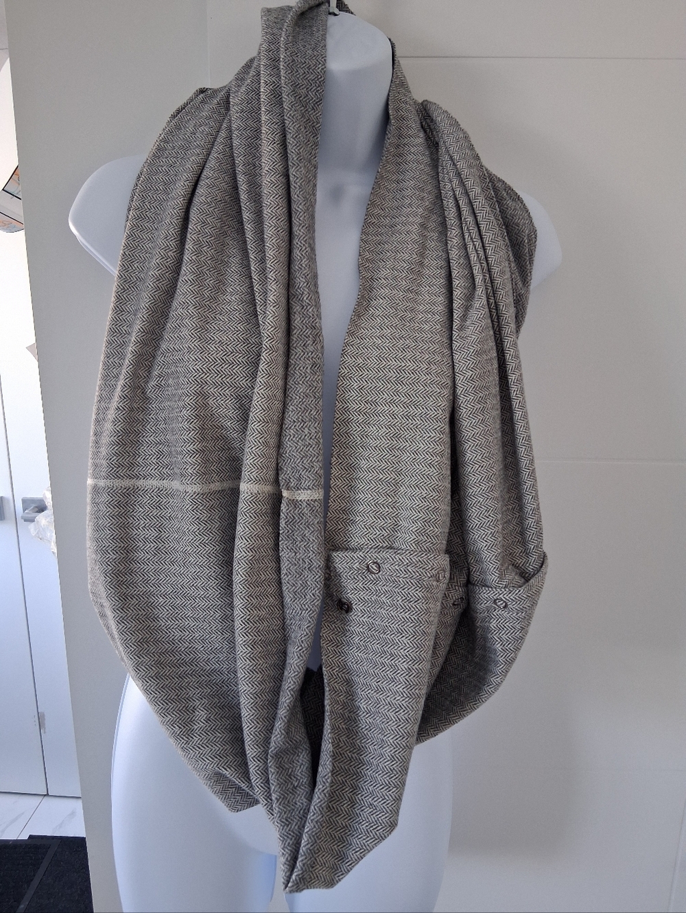 Lululemon/ Vinyasa Scarf/ Neutral Black & White Herringbone/ With Snaps - Picture 4 of 9